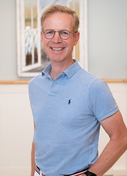 Dr. Okroi